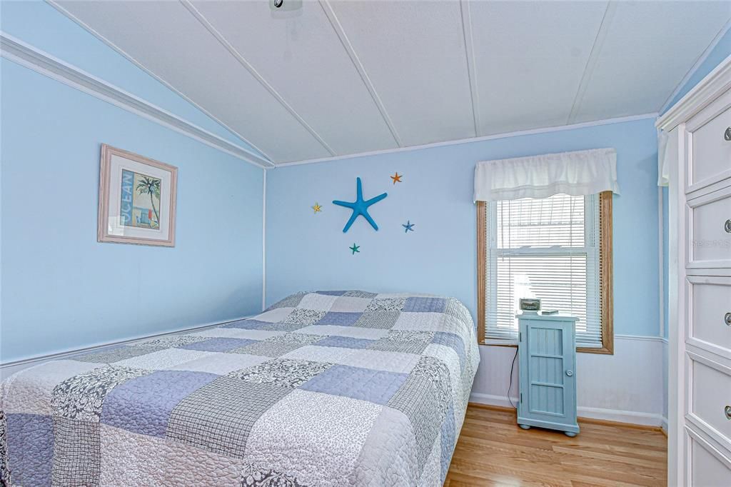 Active With Contract: $94,700 (2 beds, 1 baths, 964 Square Feet)