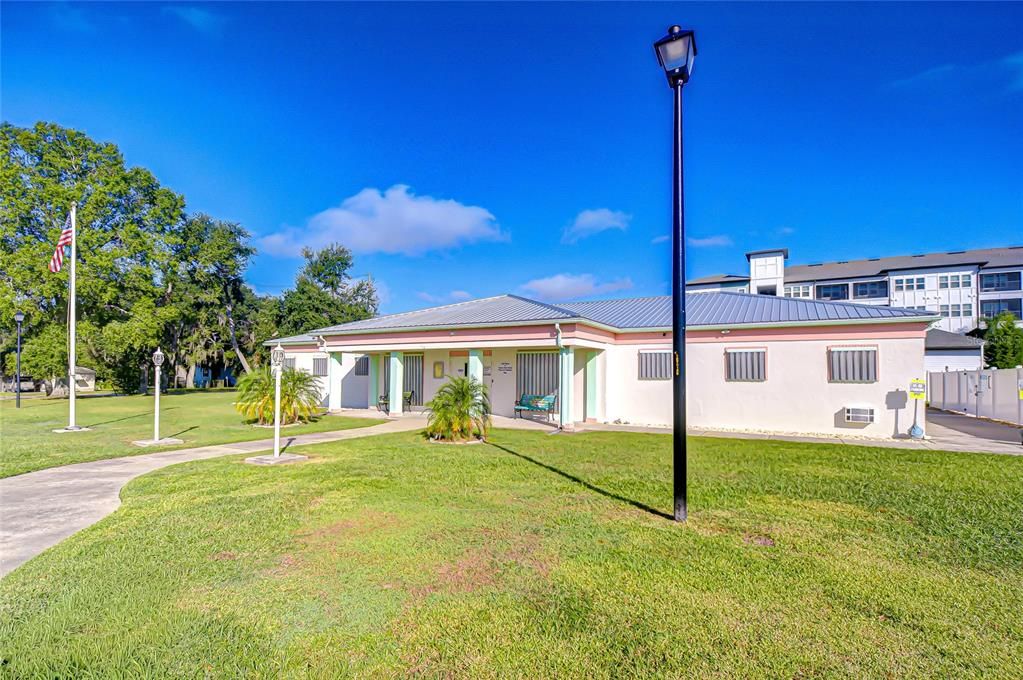 Active With Contract: $94,700 (2 beds, 1 baths, 964 Square Feet)