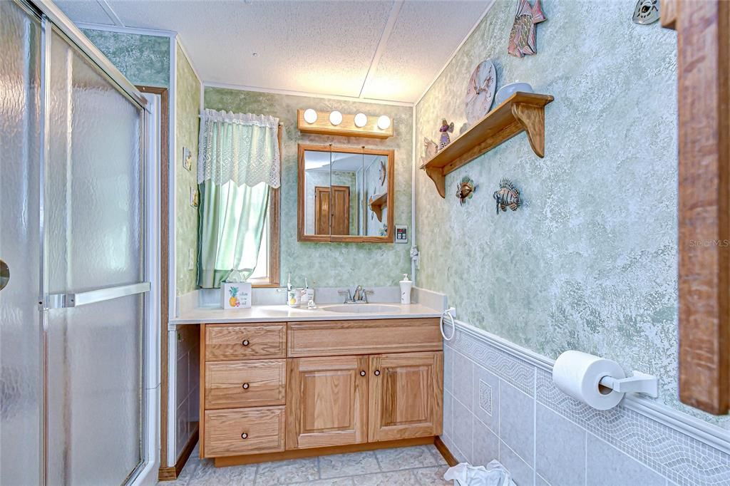 Active With Contract: $94,700 (2 beds, 1 baths, 964 Square Feet)