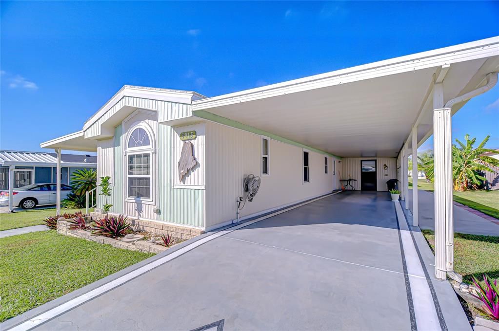 Active With Contract: $94,700 (2 beds, 1 baths, 964 Square Feet)