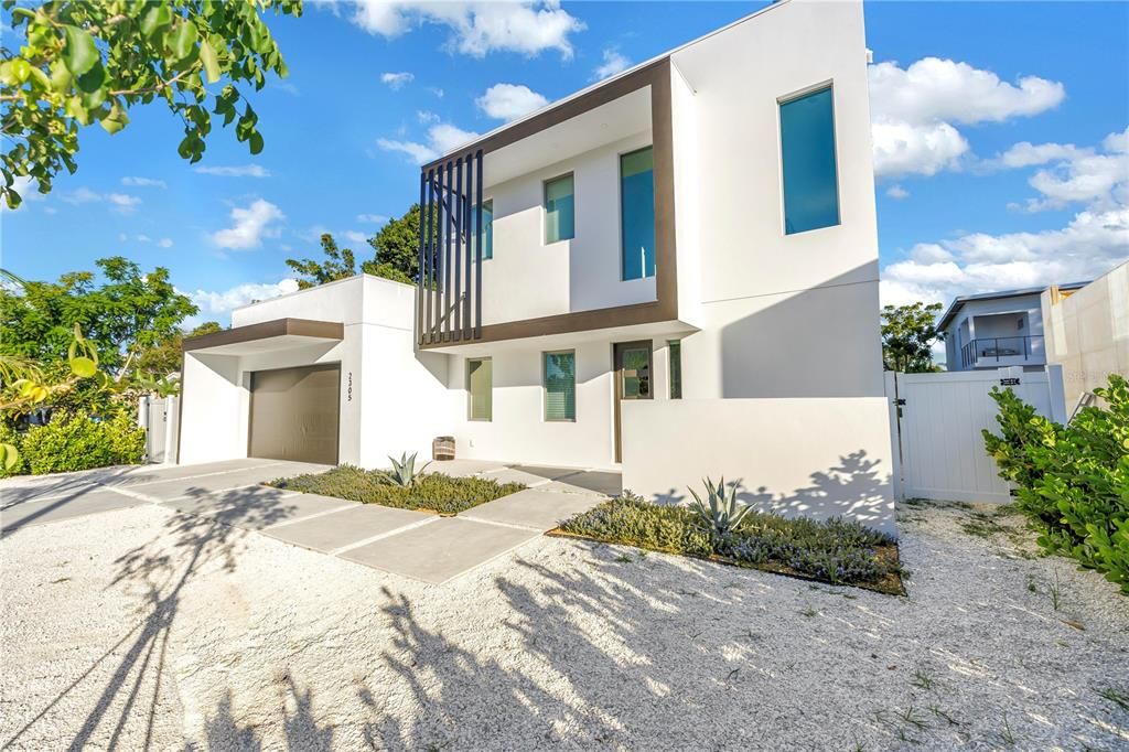 For Rent: $17,000 (5 beds, 5 baths, 3386 Square Feet)