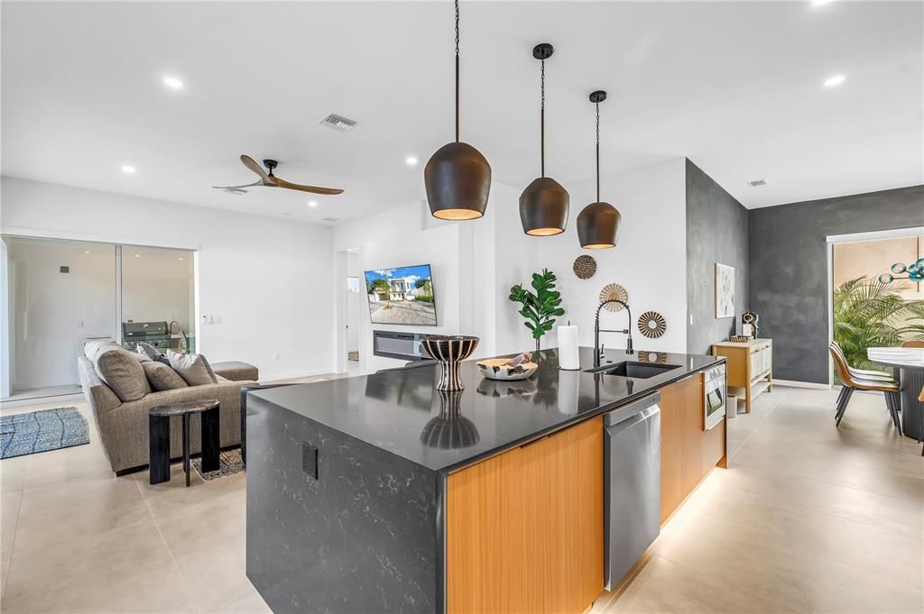 For Rent: $17,000 (5 beds, 5 baths, 3386 Square Feet)