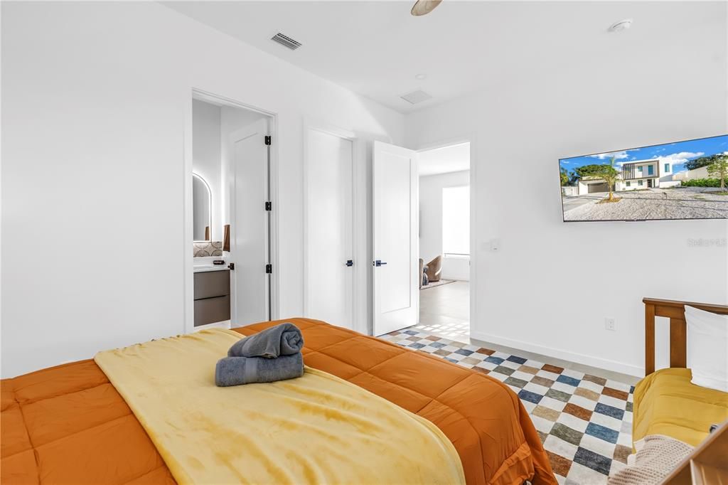 For Rent: $17,000 (5 beds, 5 baths, 3386 Square Feet)