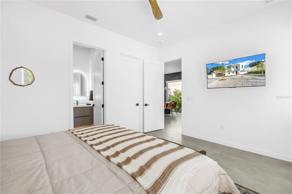 For Rent: $17,000 (5 beds, 5 baths, 3386 Square Feet)