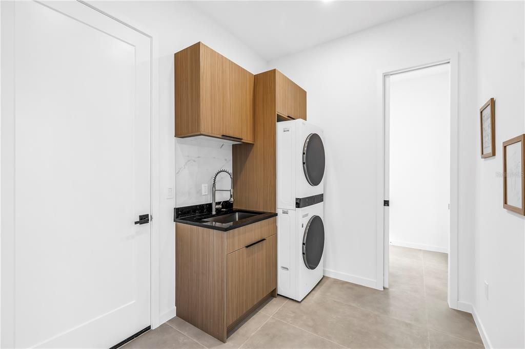 For Rent: $17,000 (5 beds, 5 baths, 3386 Square Feet)