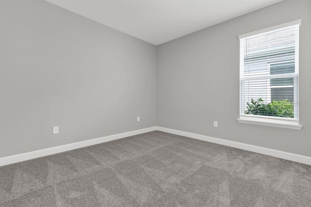 合同活跃: $424,900 (3 贝兹, 2 浴室, 2443 平方英尺)