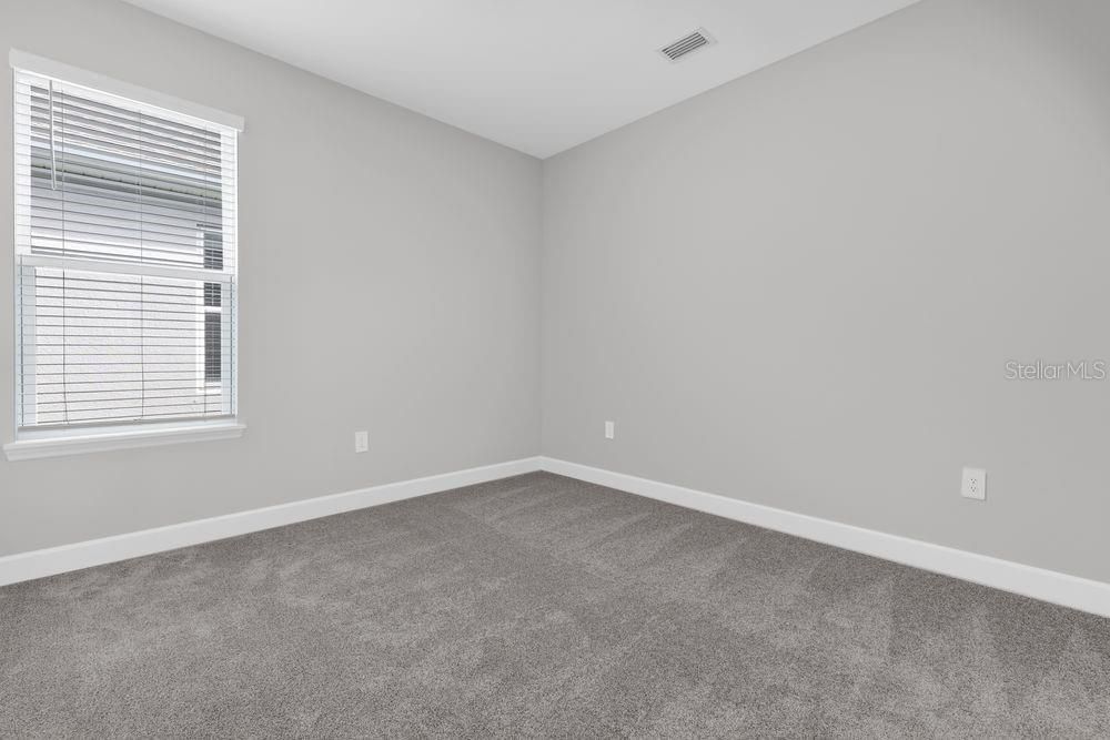 合同活跃: $424,900 (3 贝兹, 2 浴室, 2443 平方英尺)