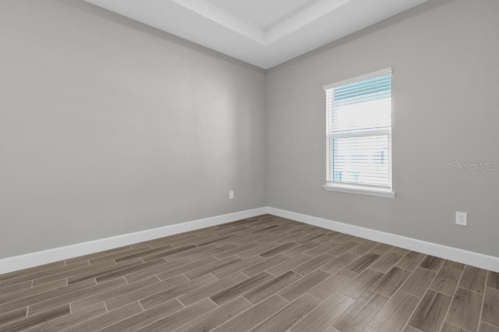 合同活跃: $424,900 (3 贝兹, 2 浴室, 2443 平方英尺)