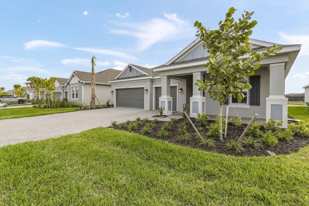 合同活跃: $424,900 (3 贝兹, 2 浴室, 2443 平方英尺)