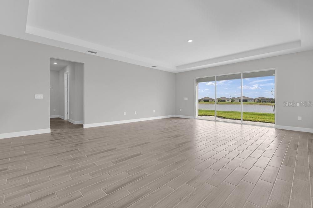 合同活跃: $424,900 (3 贝兹, 2 浴室, 2443 平方英尺)