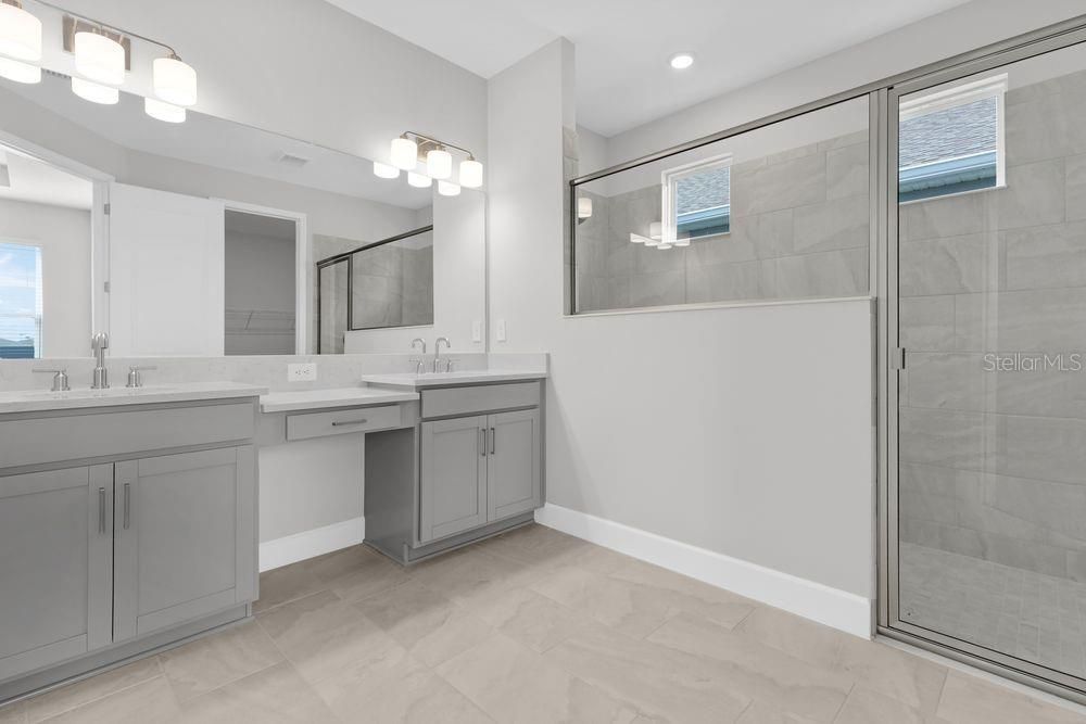 合同活跃: $424,900 (3 贝兹, 2 浴室, 2443 平方英尺)