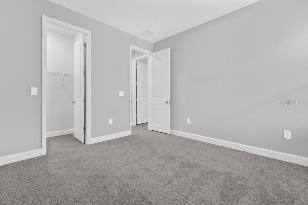 合同活跃: $424,900 (3 贝兹, 2 浴室, 2443 平方英尺)