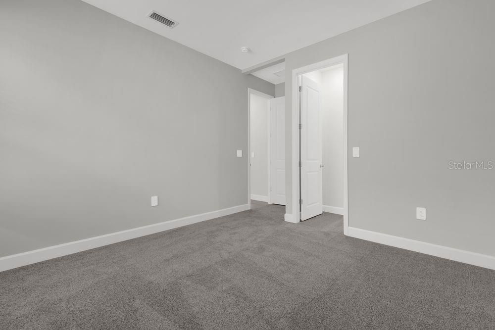 合同活跃: $424,900 (3 贝兹, 2 浴室, 2443 平方英尺)