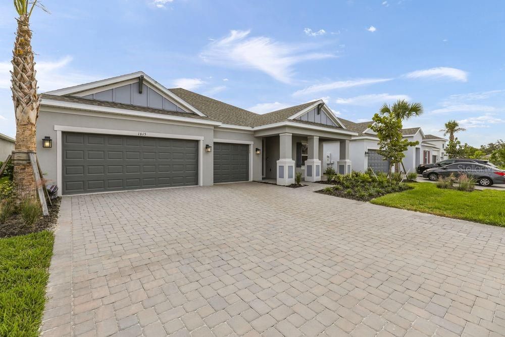 合同活跃: $424,900 (3 贝兹, 2 浴室, 2443 平方英尺)