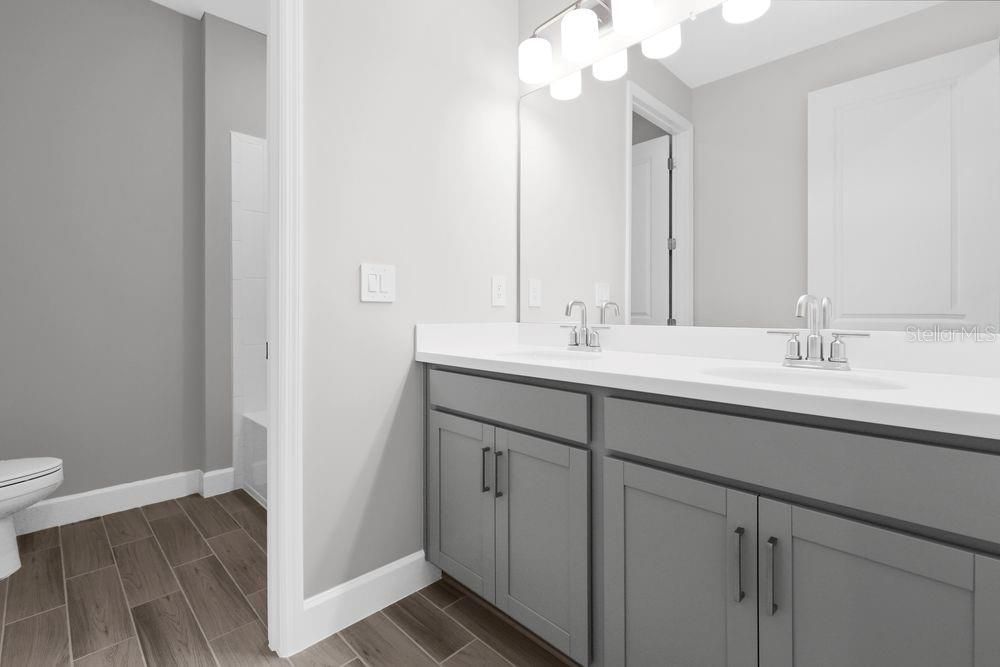 合同活跃: $424,900 (3 贝兹, 2 浴室, 2443 平方英尺)