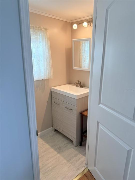 Active With Contract: $50,000 (1 beds, 1 baths, 686 Square Feet)