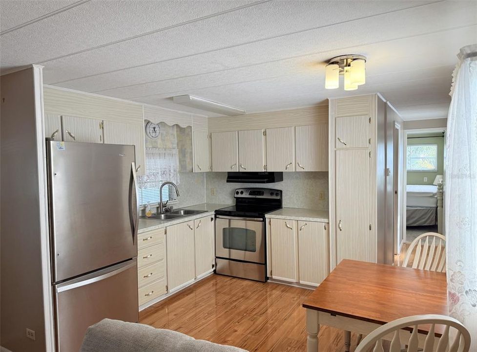 Active With Contract: $50,000 (1 beds, 1 baths, 686 Square Feet)