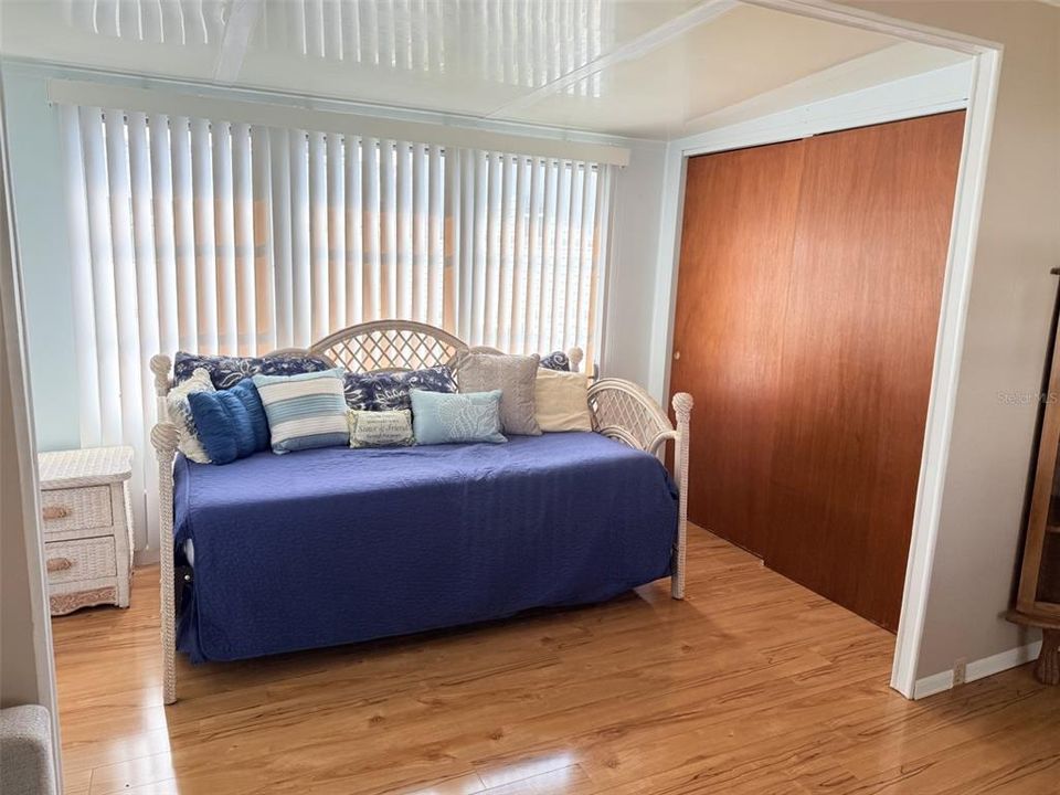 Active With Contract: $50,000 (1 beds, 1 baths, 686 Square Feet)