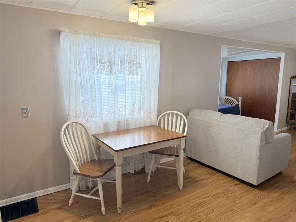 Active With Contract: $50,000 (1 beds, 1 baths, 686 Square Feet)