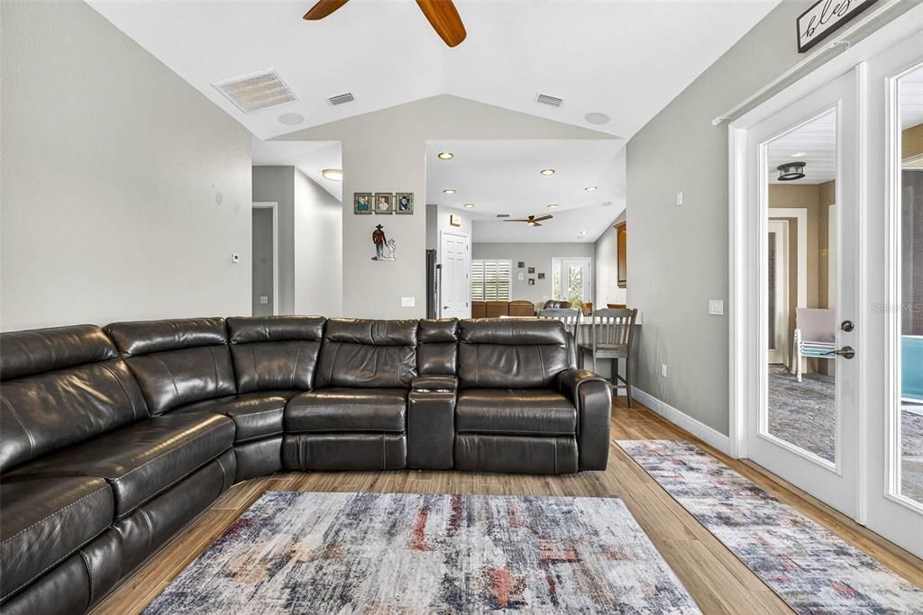 待售: $795,000 (3 贝兹, 2 浴室, 1998 平方英尺)