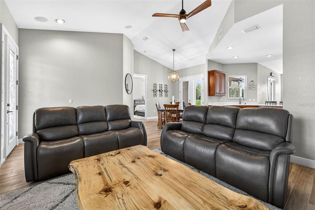 待售: $795,000 (3 贝兹, 2 浴室, 1998 平方英尺)