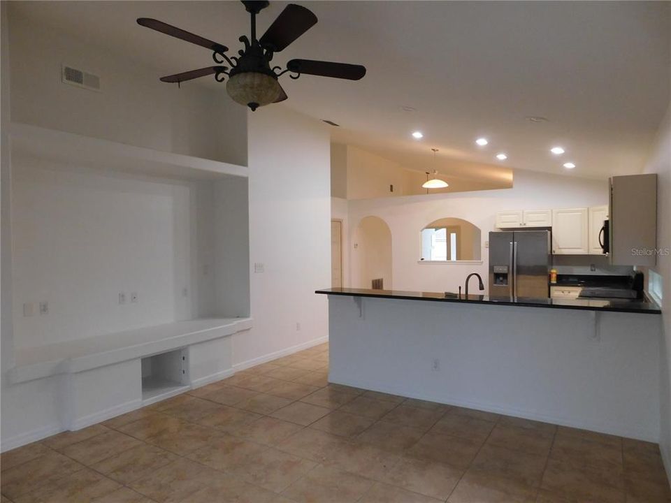 В аренду: $2,700 (3 спален, 2 ванн, 1821 Квадратных фут)