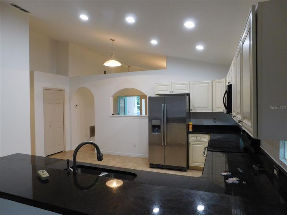 В аренду: $2,700 (3 спален, 2 ванн, 1821 Квадратных фут)