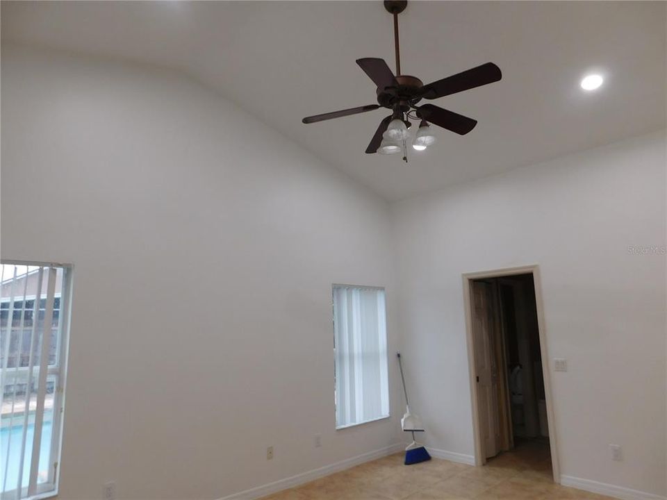 В аренду: $2,700 (3 спален, 2 ванн, 1821 Квадратных фут)