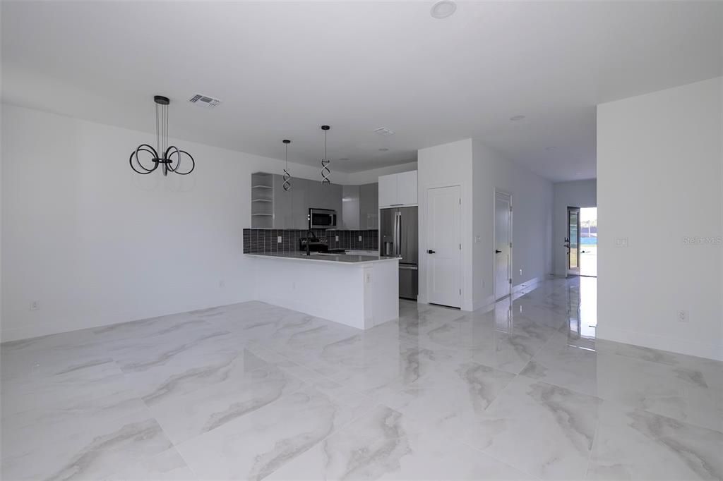 出租: $2,300 (3 贝兹, 2 浴室, 1541 平方英尺)