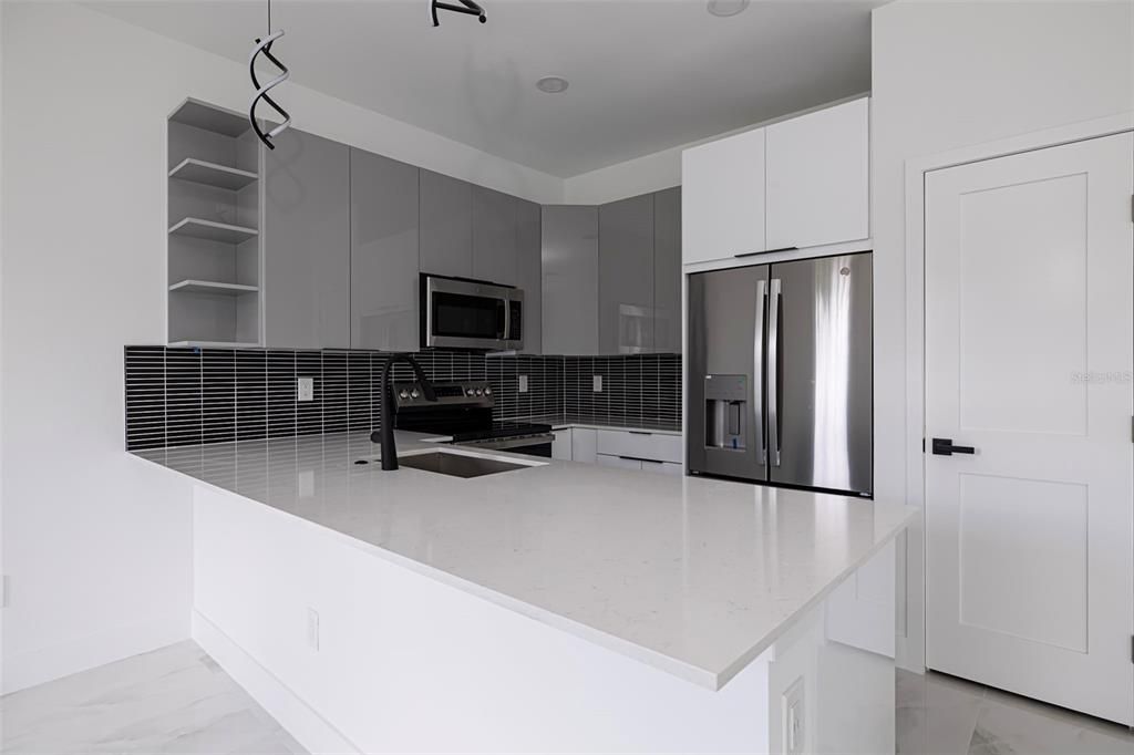 出租: $2,300 (3 贝兹, 2 浴室, 1541 平方英尺)