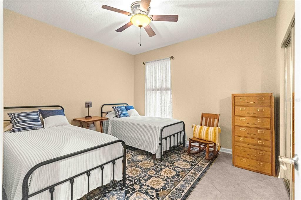 待售: $284,400 (2 贝兹, 2 浴室, 1556 平方英尺)