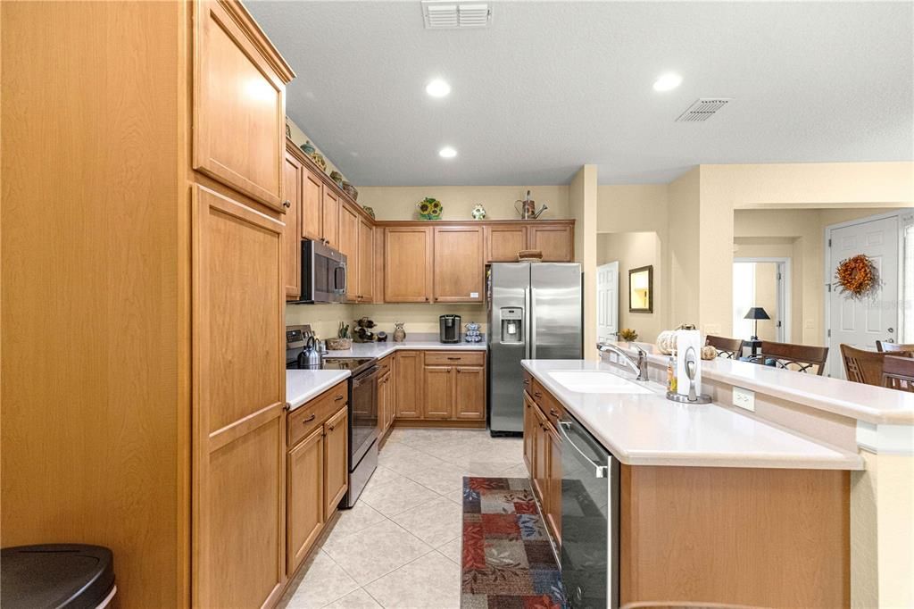 待售: $284,400 (2 贝兹, 2 浴室, 1556 平方英尺)