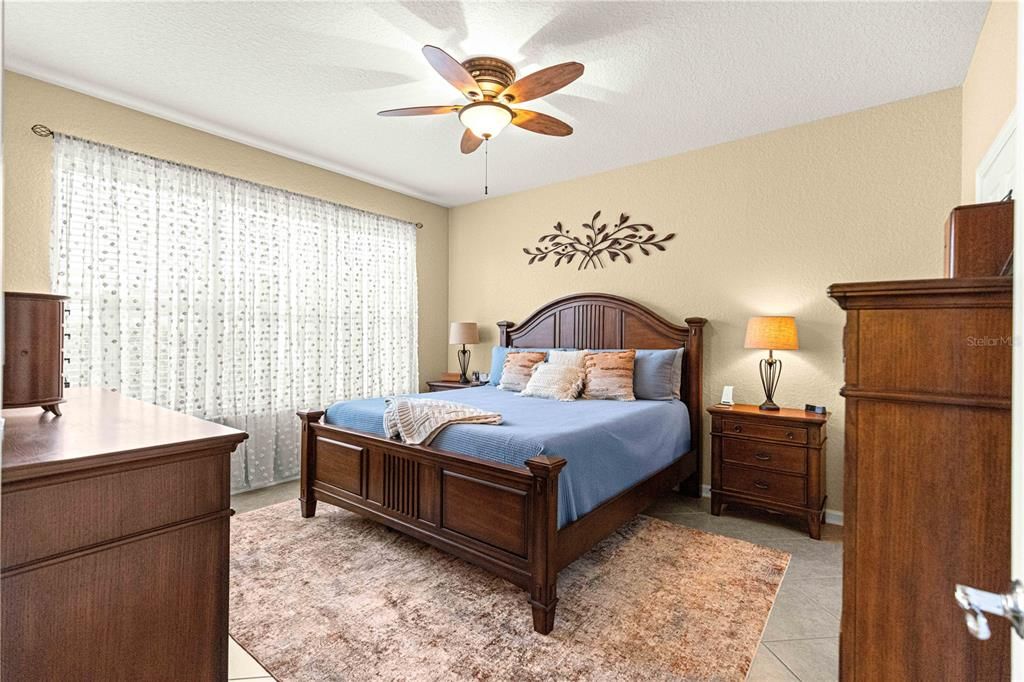 待售: $284,400 (2 贝兹, 2 浴室, 1556 平方英尺)