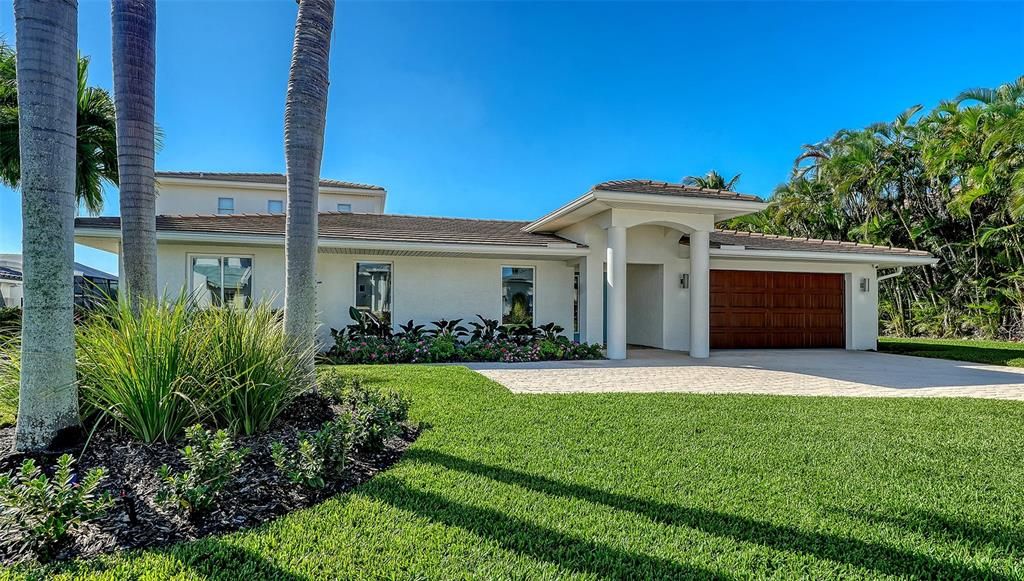 出租: $25,000 (3 贝兹, 3 浴室, 3230 平方英尺)