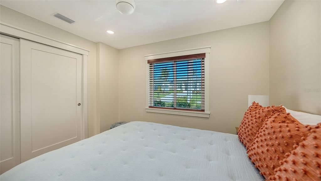 出租: $25,000 (3 贝兹, 3 浴室, 3230 平方英尺)