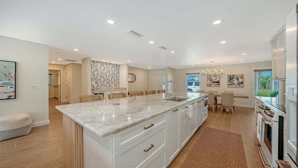 出租: $25,000 (3 贝兹, 3 浴室, 3230 平方英尺)