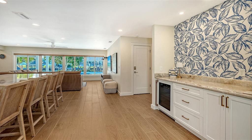 出租: $25,000 (3 贝兹, 3 浴室, 3230 平方英尺)