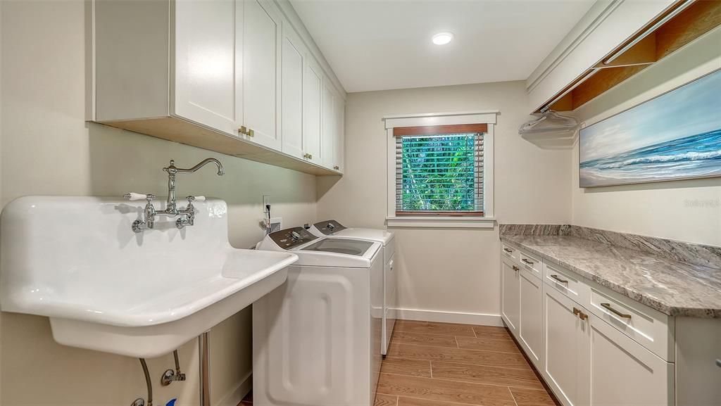 出租: $25,000 (3 贝兹, 3 浴室, 3230 平方英尺)