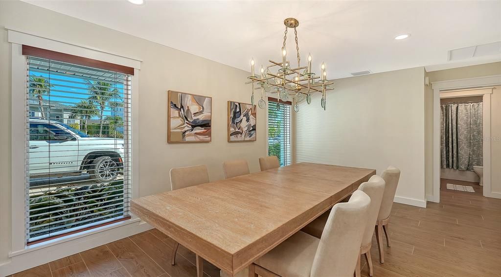 出租: $25,000 (3 贝兹, 3 浴室, 3230 平方英尺)