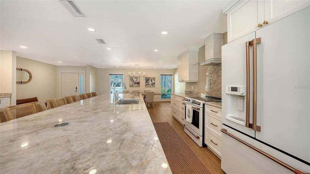 出租: $25,000 (3 贝兹, 3 浴室, 3230 平方英尺)