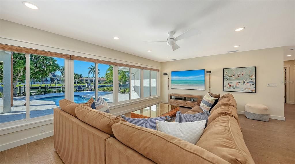 出租: $25,000 (3 贝兹, 3 浴室, 3230 平方英尺)