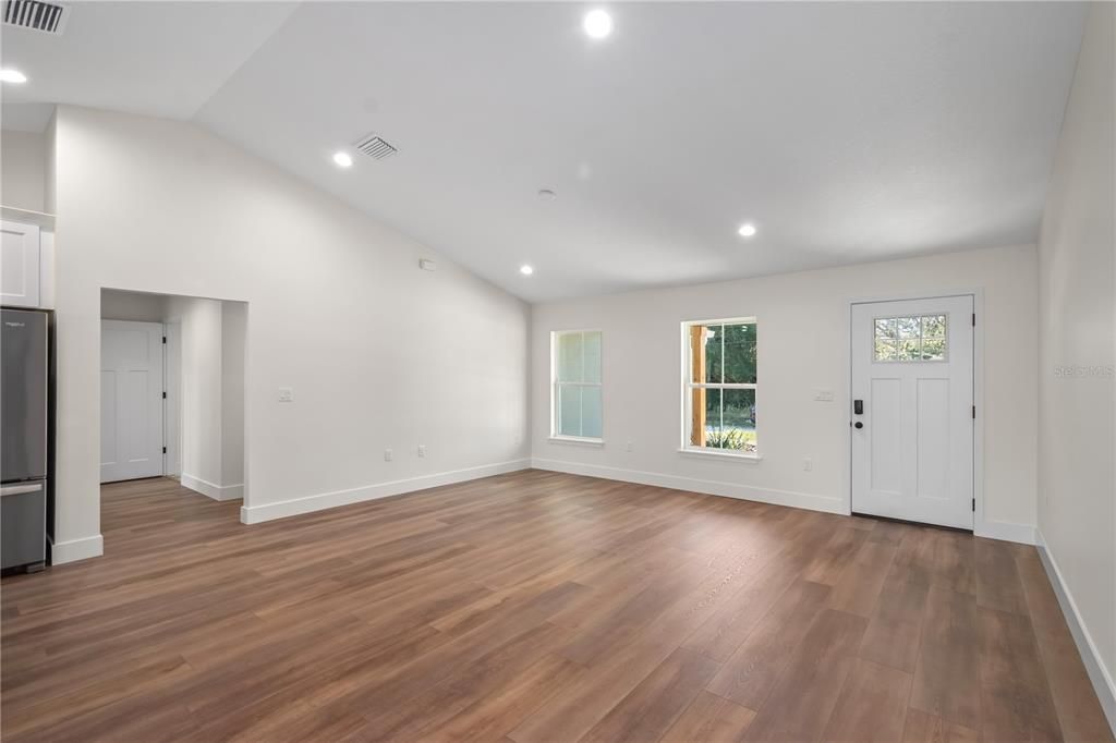 For Sale: $278,900 (3 beds, 2 baths, 1547 Square Feet)