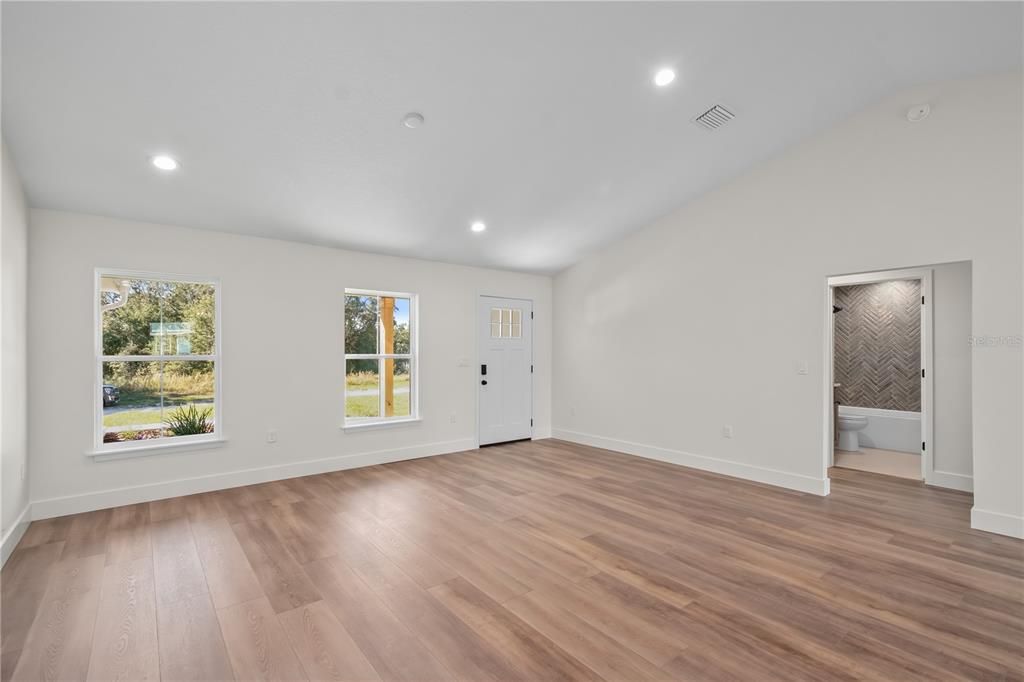 For Sale: $278,900 (3 beds, 2 baths, 1547 Square Feet)