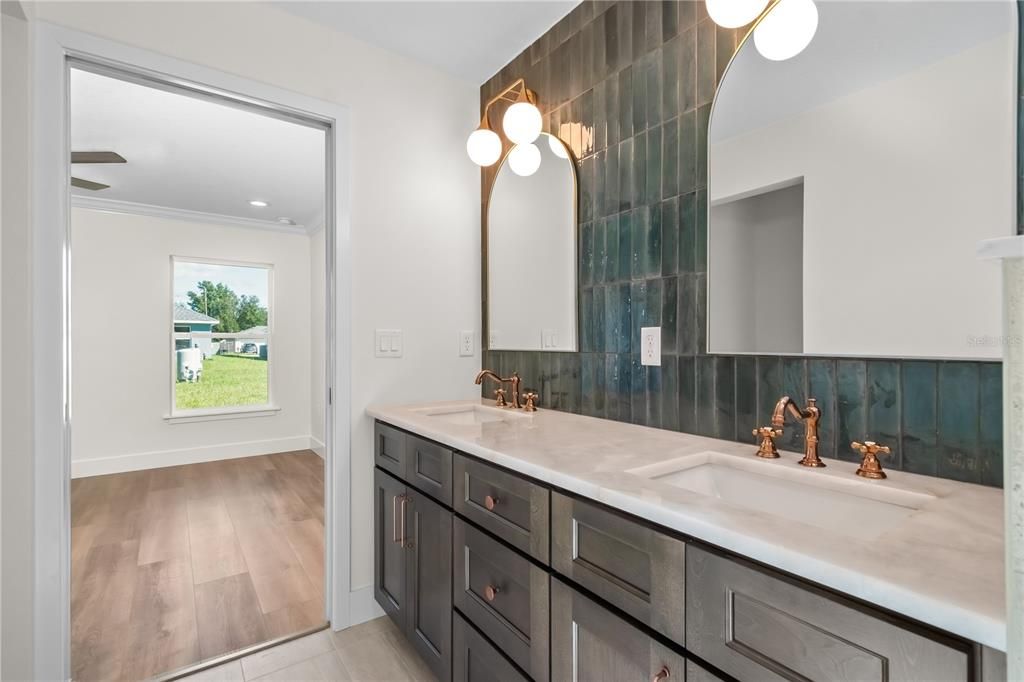 For Sale: $278,900 (3 beds, 2 baths, 1547 Square Feet)