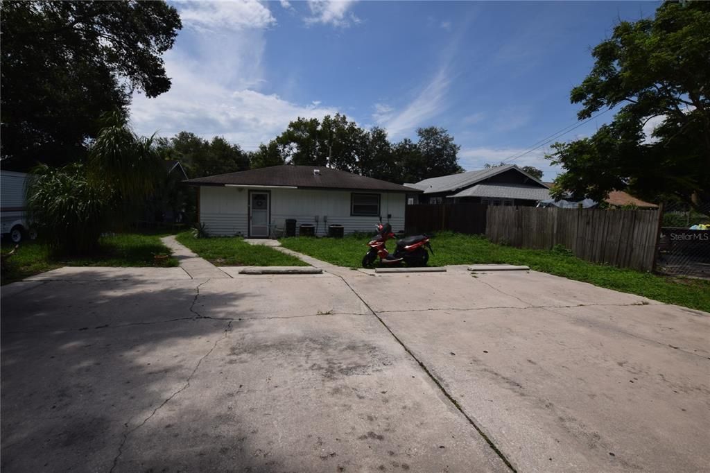 For Rent: $1,350 (2 beds, 1 baths, 821 Square Feet)