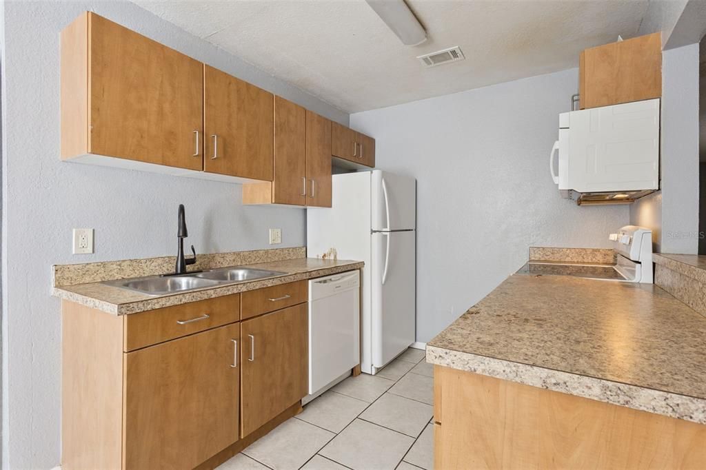 For Sale: $169,900 (3 beds, 2 baths, 1348 Square Feet)