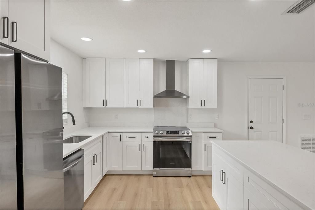 For Sale: $374,000 (3 beds, 2 baths, 1214 Square Feet)