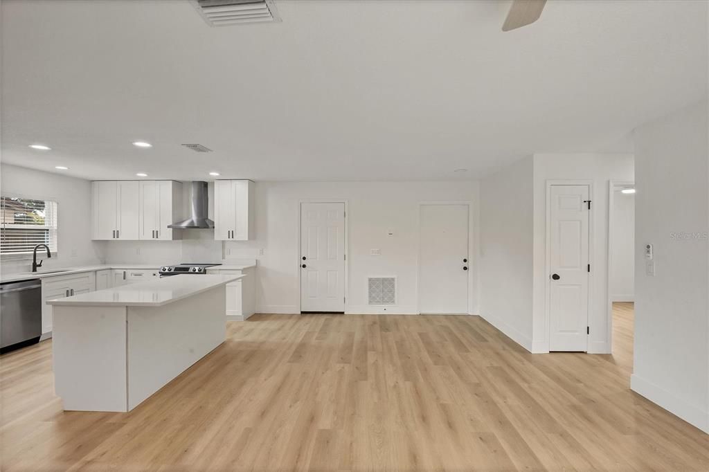 For Sale: $374,000 (3 beds, 2 baths, 1214 Square Feet)