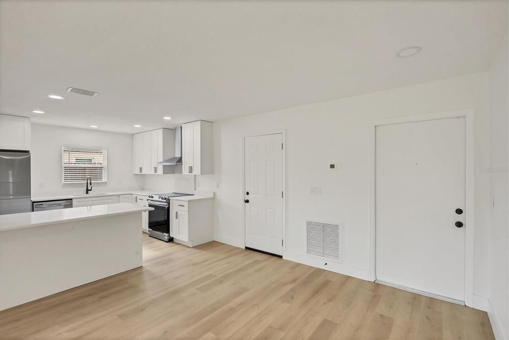 For Sale: $374,000 (3 beds, 2 baths, 1214 Square Feet)