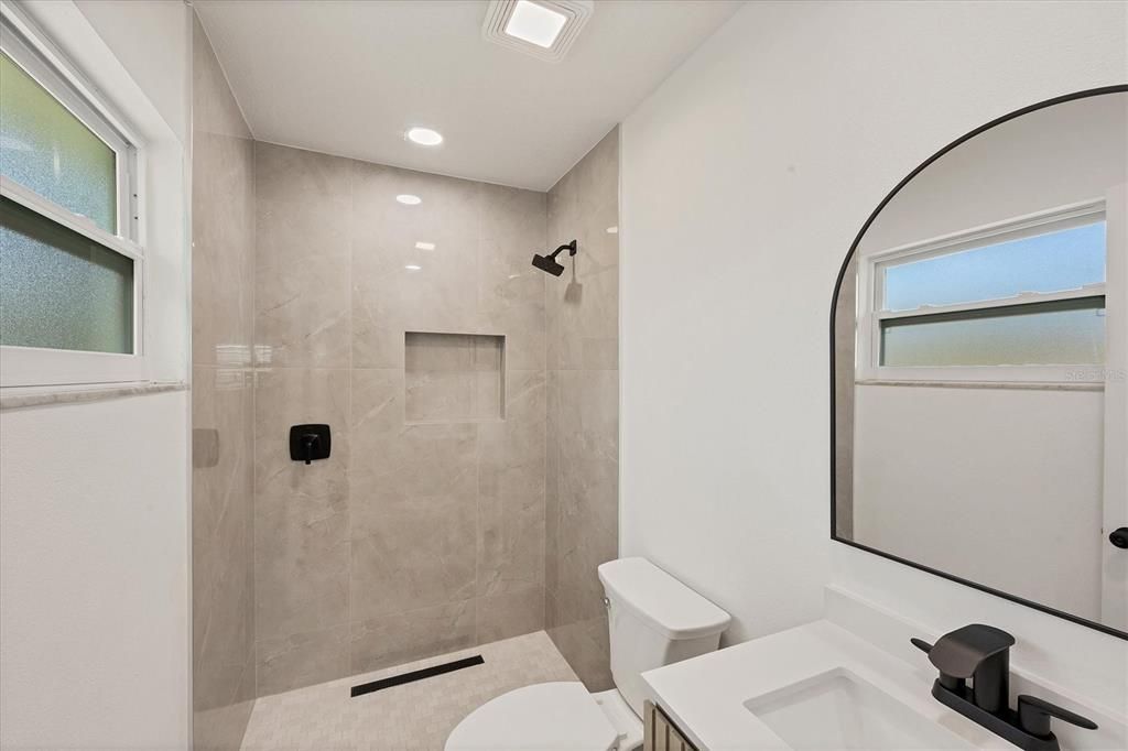 For Sale: $374,000 (3 beds, 2 baths, 1214 Square Feet)